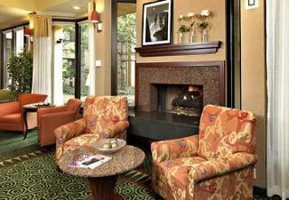 Courtyard By Marriott Airport Hotel