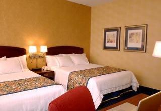 Hotel Courtyard By Marriott Airport