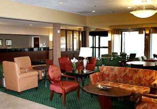 Courtyard By Marriott Airport Hotel