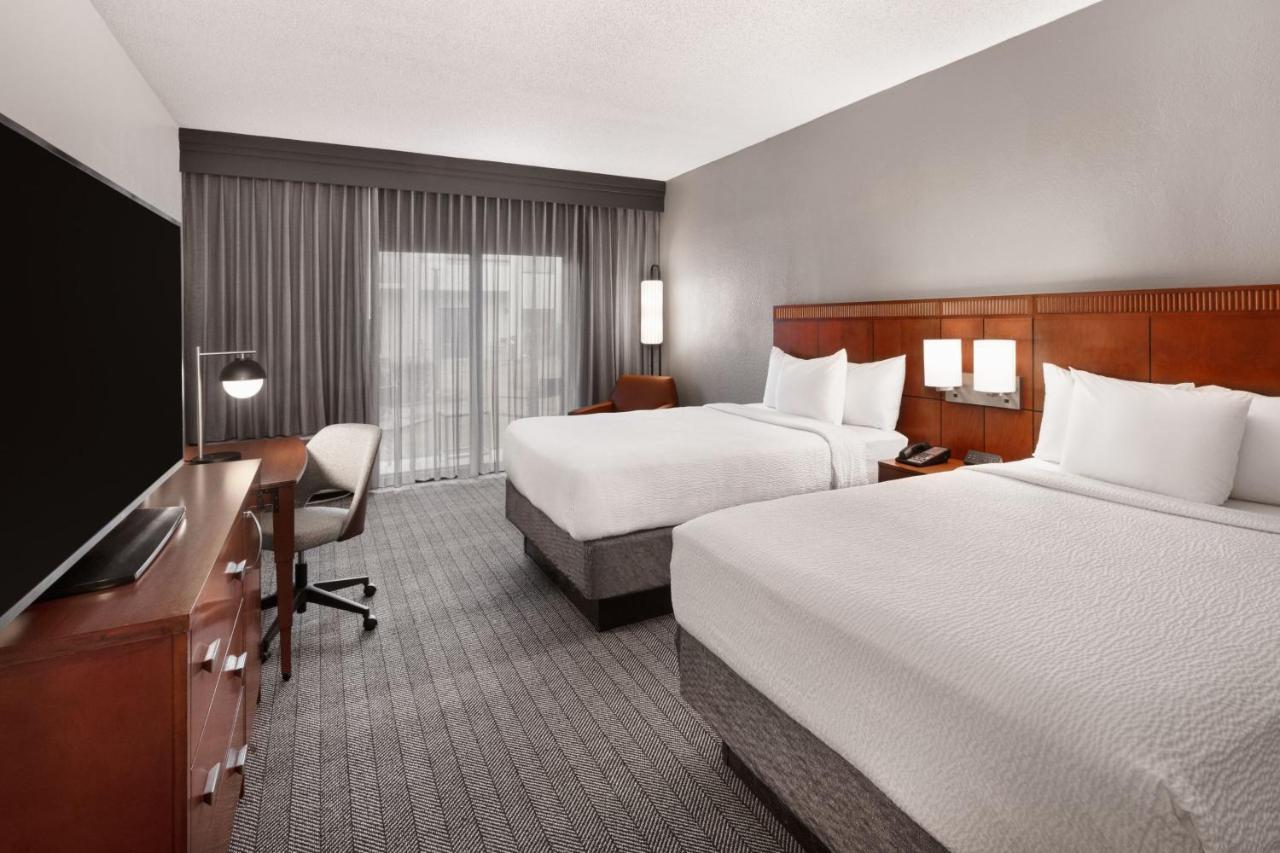 Hotel Courtyard By Marriott Airport 3*
