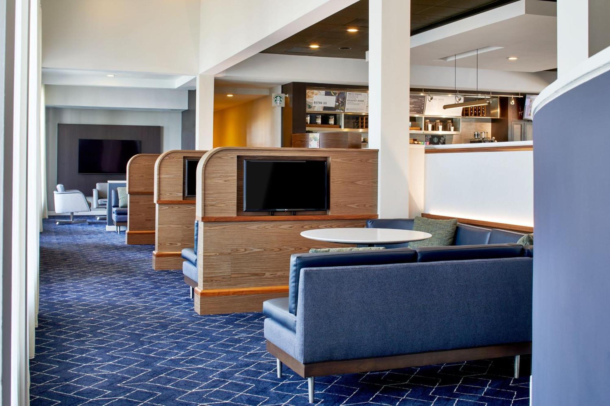 Hotel Courtyard By Marriott Airport 3*