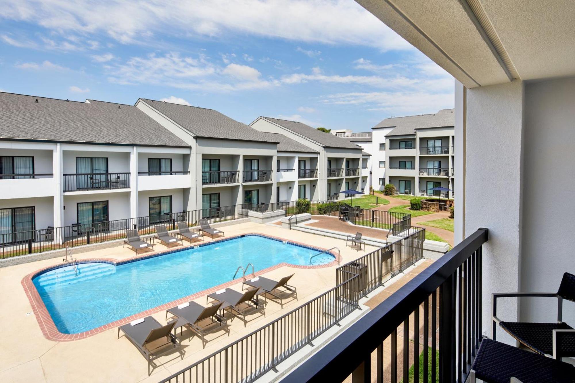 Hotel Courtyard By Marriott Airport 3*