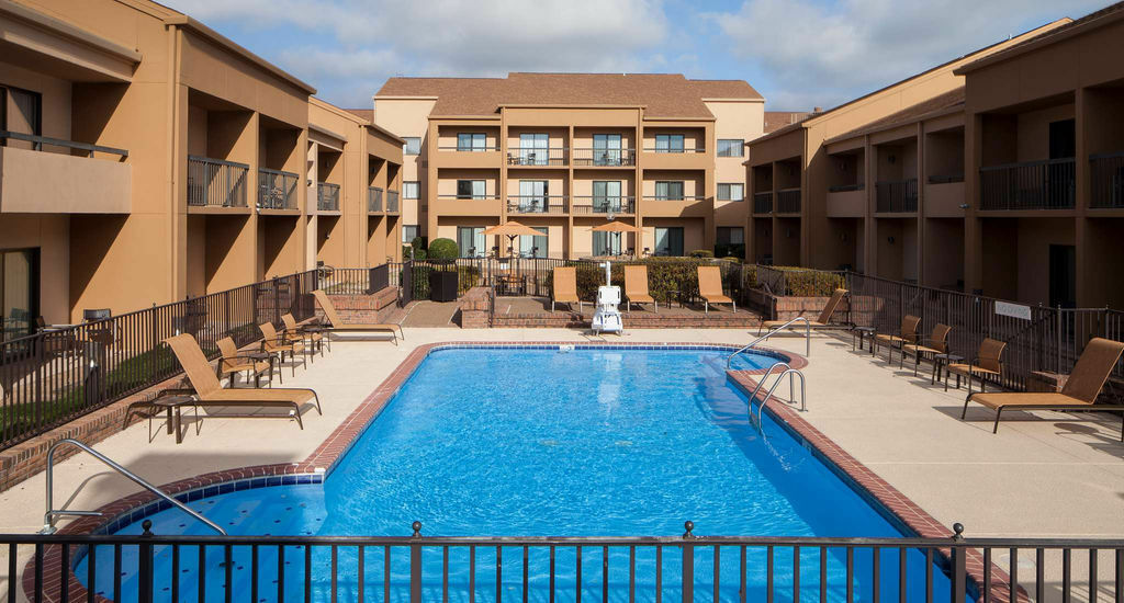 Courtyard By Marriott Airport Hotel 3*